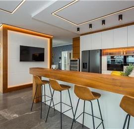 3 bedroom villa with infinity pool in Opatija, sleeps 6